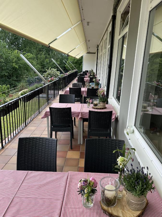 Hotel Faehrhaus Km734 Düsseldorf Esterno foto