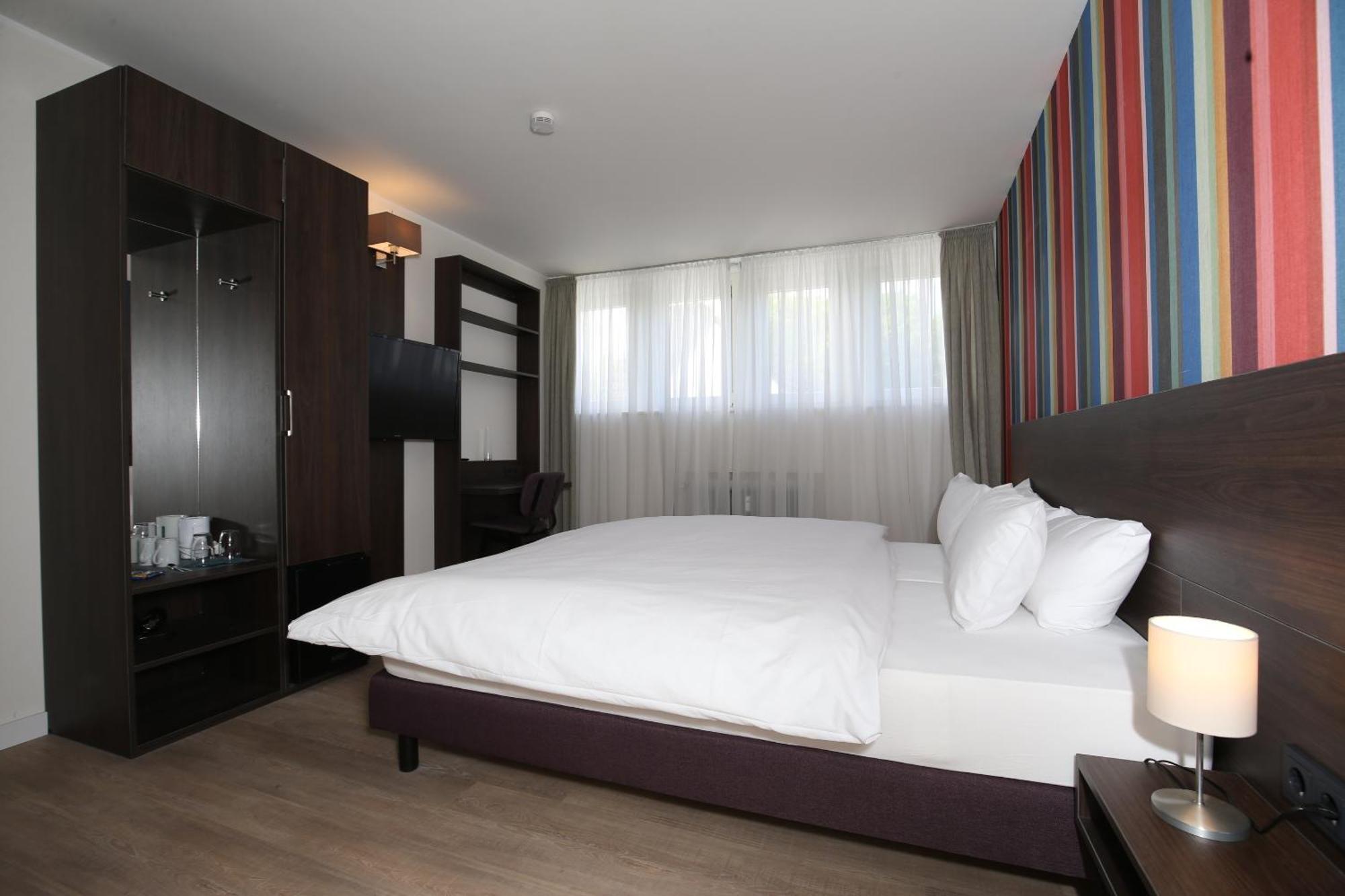 Hotel Faehrhaus Km734 Düsseldorf Camera foto