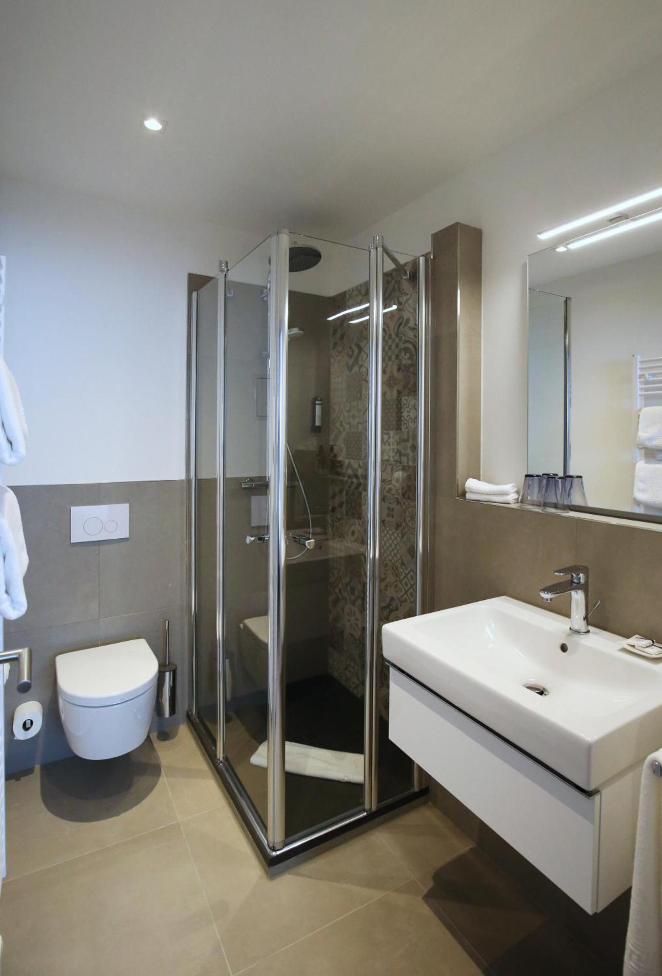 Hotel Faehrhaus Km734 Düsseldorf Camera foto