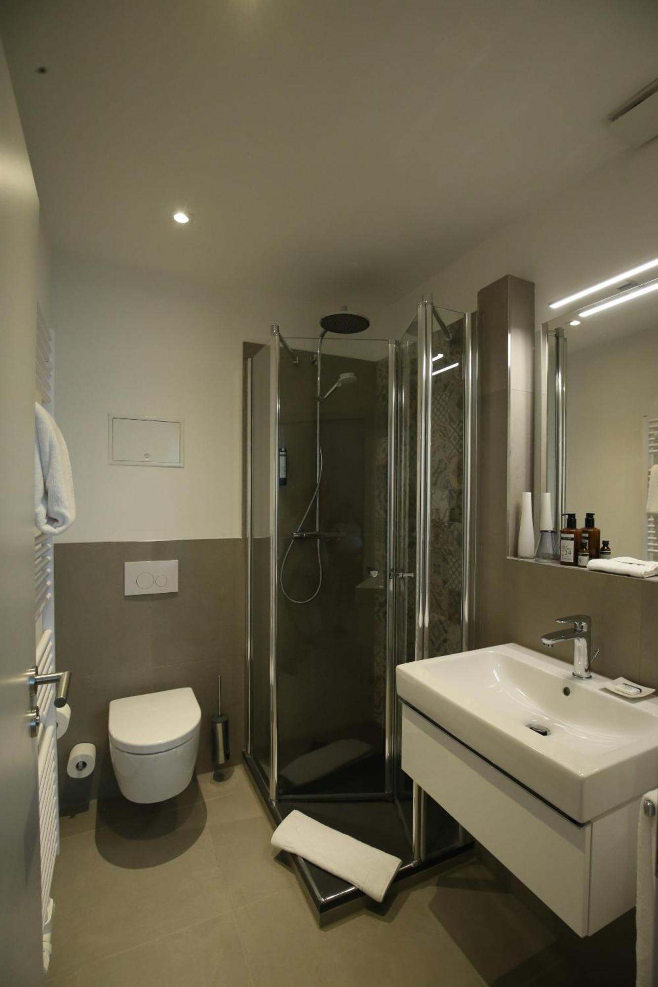 Hotel Faehrhaus Km734 Düsseldorf Camera foto