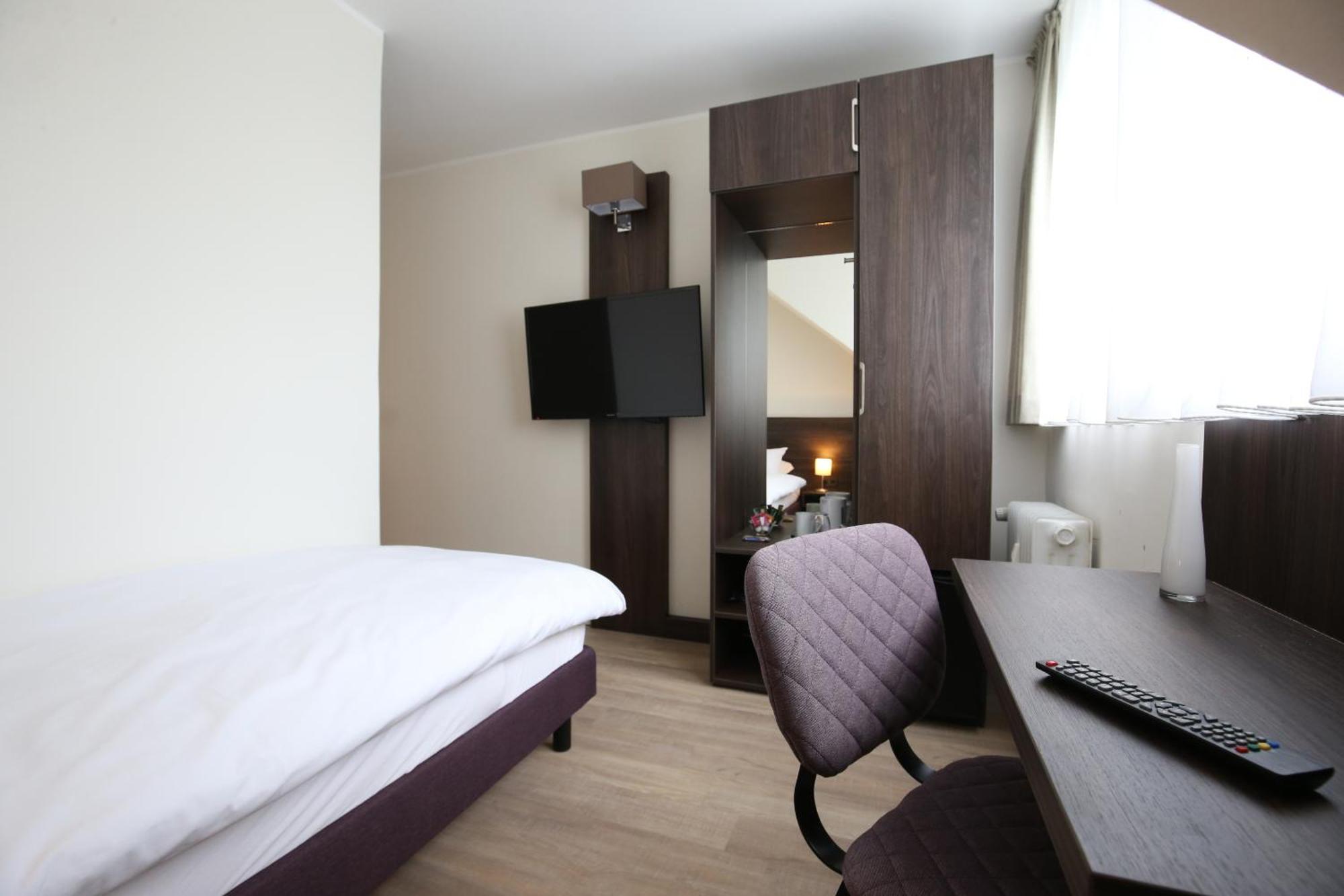 Hotel Faehrhaus Km734 Düsseldorf Camera foto